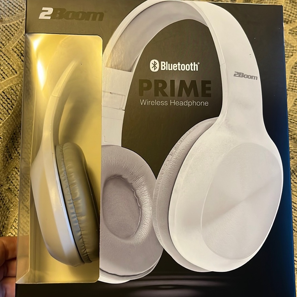Wireless Bluetooth Headphones with built in microphone for all your gaming